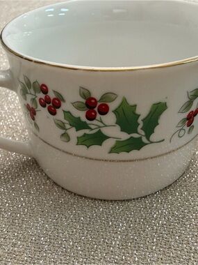 Holiday Everyday Gibson Ceramic Teacup with Gold Trim - White and Green Set 4